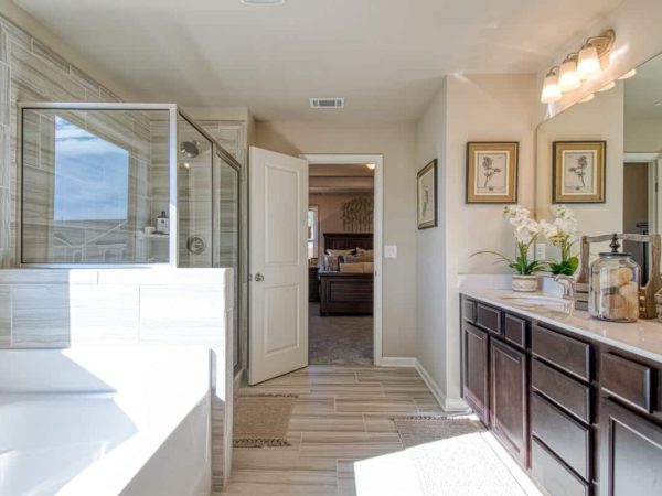 26-Hammond-Chafin-Communities-Owners-Bath-2-1400x800-1.jpg